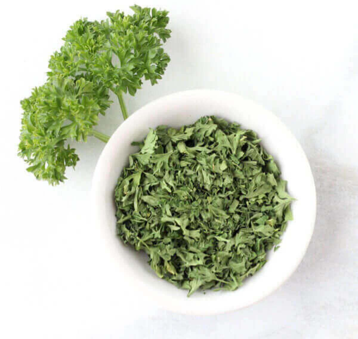 Dried Parsley Leaves